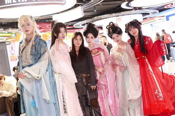 今年清明节和“五一”小长假，王府井喜悦组织了coser巡游活动。受访者供图