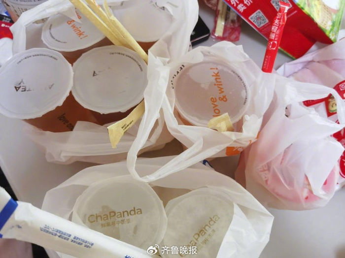 白先生自取的部分奶茶