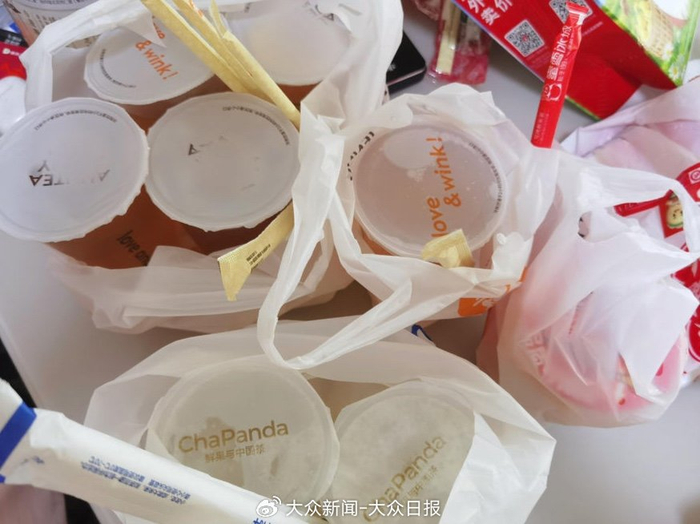 白先生自取的部分奶茶