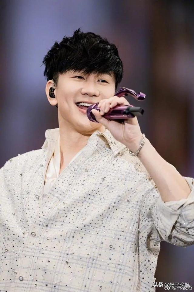 来源：潮新闻综合自新浪娱乐、三湘都市报、网友评论等