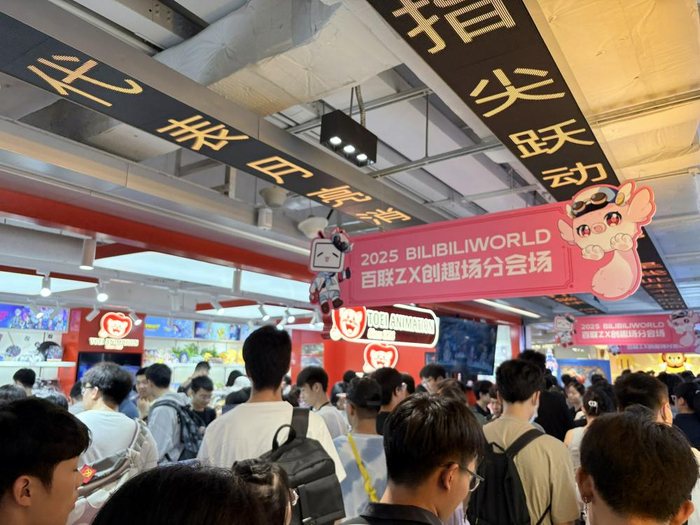 （BW2025期间百联ZX创趣场客流量 财联社记者摄）