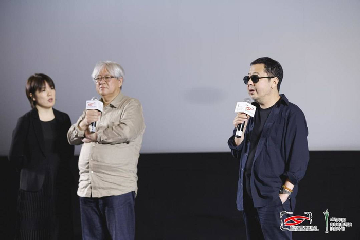 导演贾樟柯与东京国际电影节节目总监市山尚三 图据主办方