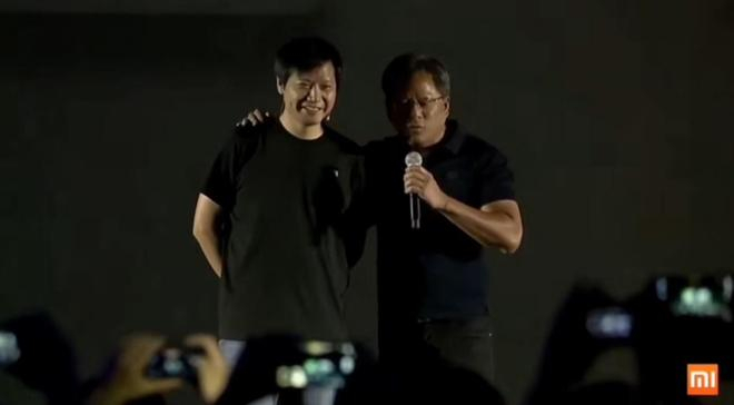 2013年，小米3手机发布会上，雷军与黄仁勋同台 小米发布会视频截图