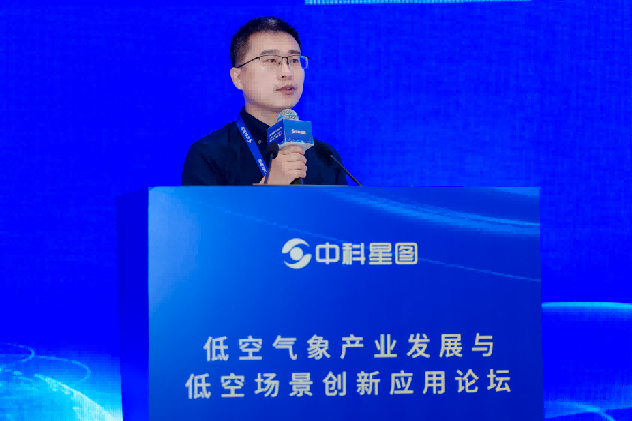 国家气象中心正研级高工、中国气象局首席气象专家 刘鑫华　　