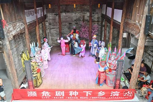 （孟戏演出现场 徐国亮摄）