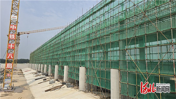 拍摄于7月11日的兰沟洼蓄滞洪区建设工程东务分洪闸施工现场。河北日报记者 林凤斌摄