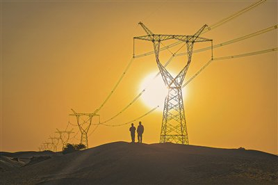 图为且末-若羌750千伏输变电工程（5月22日摄，无人机照片）。 新华/传真