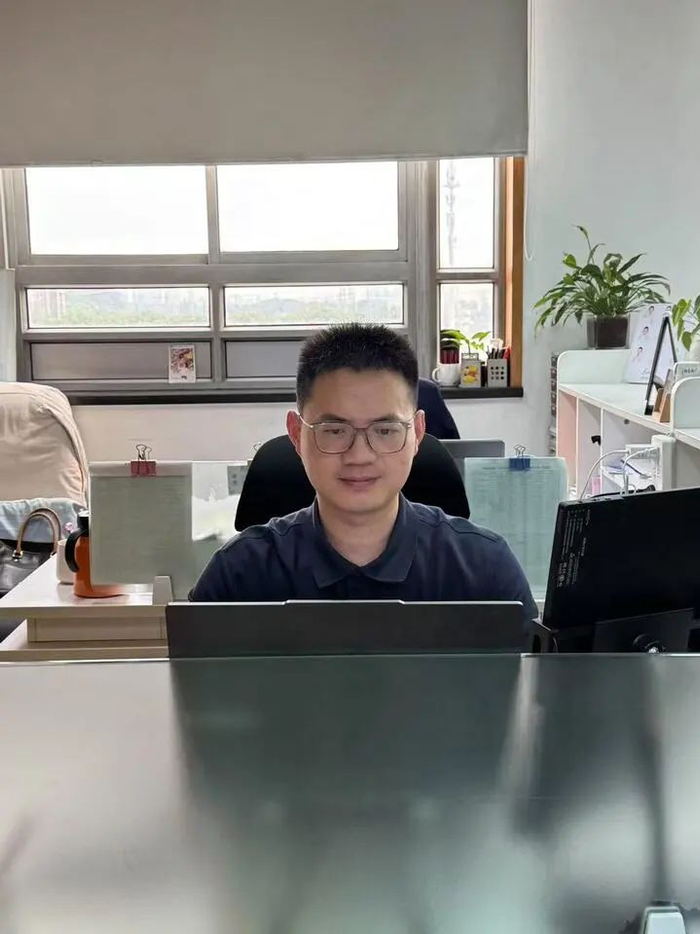 刚刚入职南钢的朱园博士。