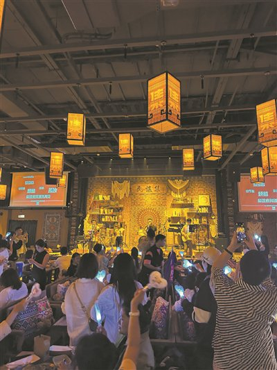 　　民谣集烧烤酒馆演出现场。图片由酒馆经营方提供