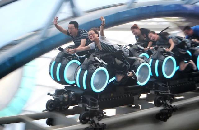 上海迪士尼乐园的创极速光轮 周馨 摄