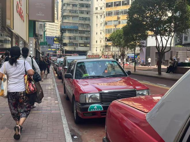 香港街头的出租车 图片来源：每经记者 黄婉银 摄