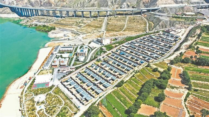 天津援建美丽的来玉村。尖扎县委宣传部供图