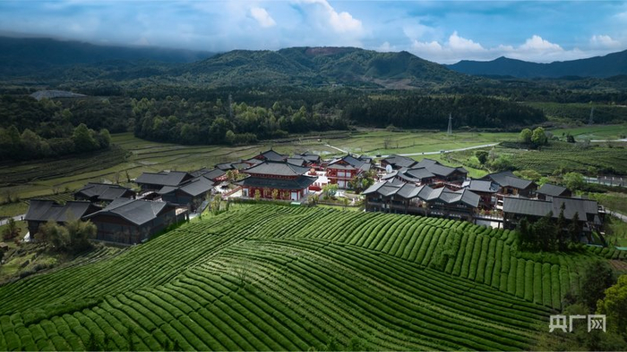 浮梁县《大唐茶市》文旅项目以茶文化为主题，融合了唐代建筑风格与茶旅体验（央广网发  吴宝强  摄）