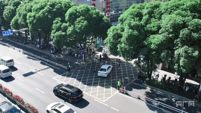 福建省第二人民医院改造后的入口（央广网发  福州市公安局交警支队鼓楼大队供图）