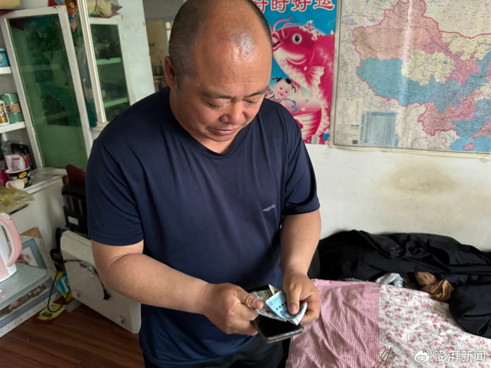 受账户被冻结影响，王喜民现在出门都随身带着现金。本文图片均由受访者供图