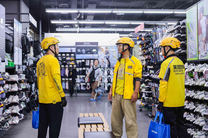 （即时零售已实现全品类覆盖。图为迪卡侬门店）