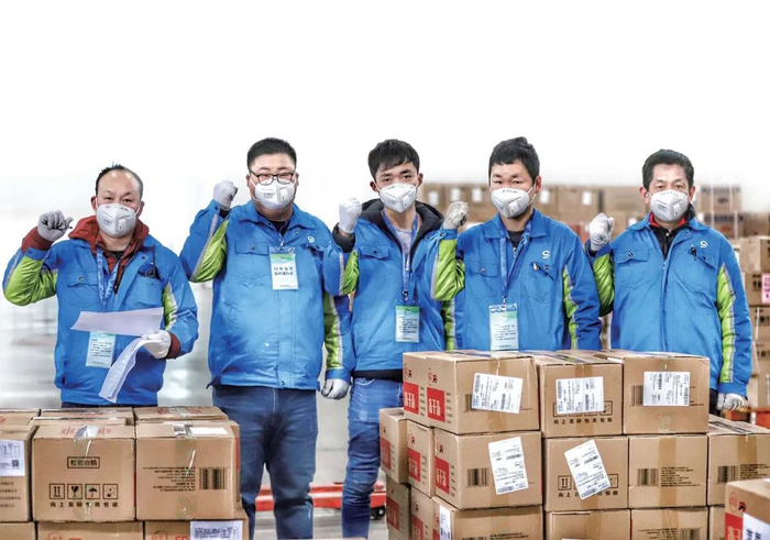 　　▲九州通临危受命，协助市红十字会开展仓储管理工作。