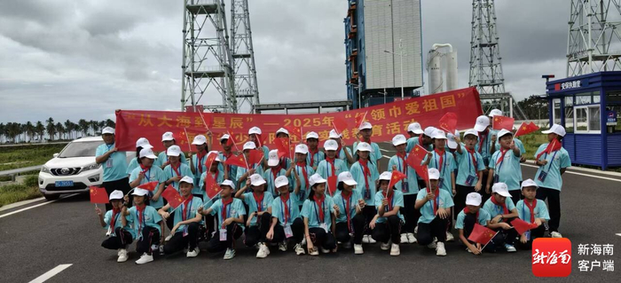 小朋友在海南商业航天发射场进行航天研学。记者 吴岳文 摄