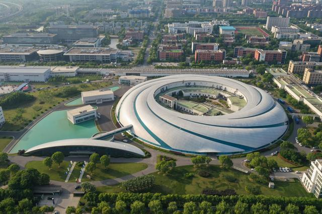 航拍镜头下的上海同步辐射光源外景。本报记者 赖鑫琳 摄