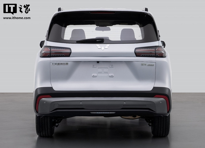 ▲ 插混和燃油版