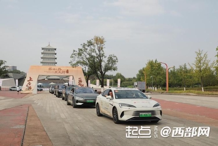 “2025丝路万里行”活动发车现场