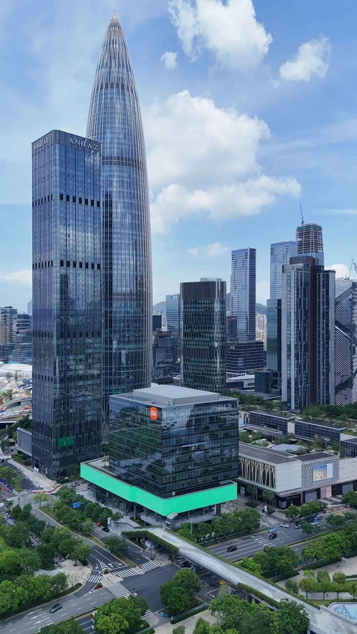 ▲中间为小米深圳