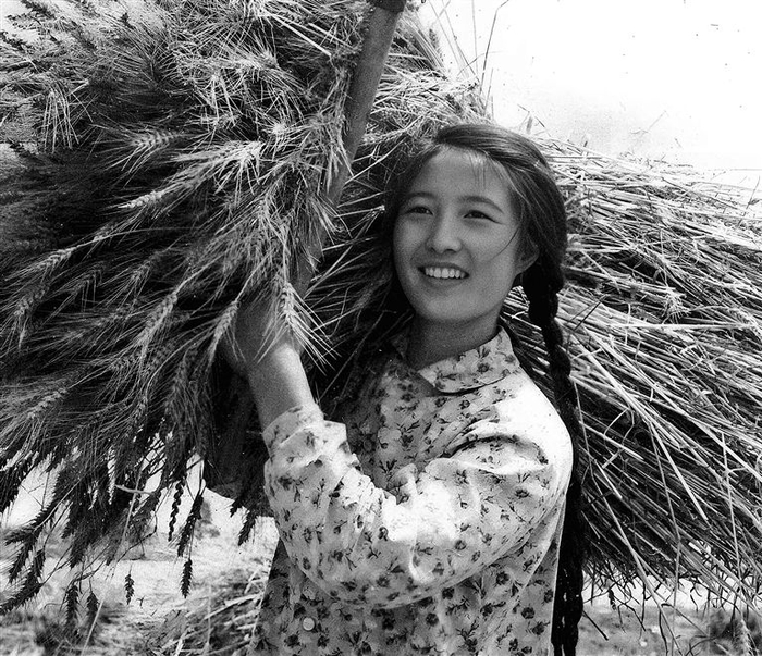 1974年，土默特右旗铁姑娘队队长赵美荣。李廷友 摄