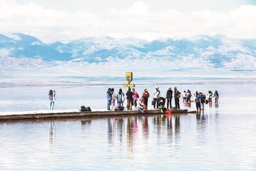 盐湖景区水天一色。王生荣 摄