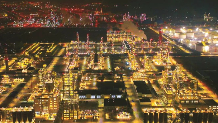 埃克森美孚惠州乙烯项目厂区夜景。图片由大亚湾新闻中心提供