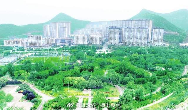 这是7月10日拍摄的涉县体育公园（无人机照片）。 新华社记者 王晓 摄