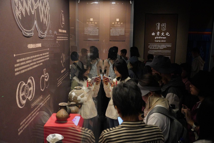 西藏博物馆，西藏历史文化展，独具代表的“卡若文化”。中国网记者 胡俊 摄
