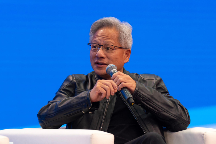 ▲7月17日，黄仁勋与王坚进行炉边谈话 图据视觉中国