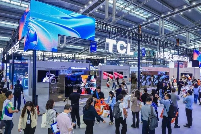 TCL携旗下多款智能终端产品亮相CITE 2025。惠州东江图片社供图