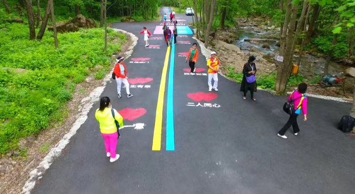 打卡“爱情公路”