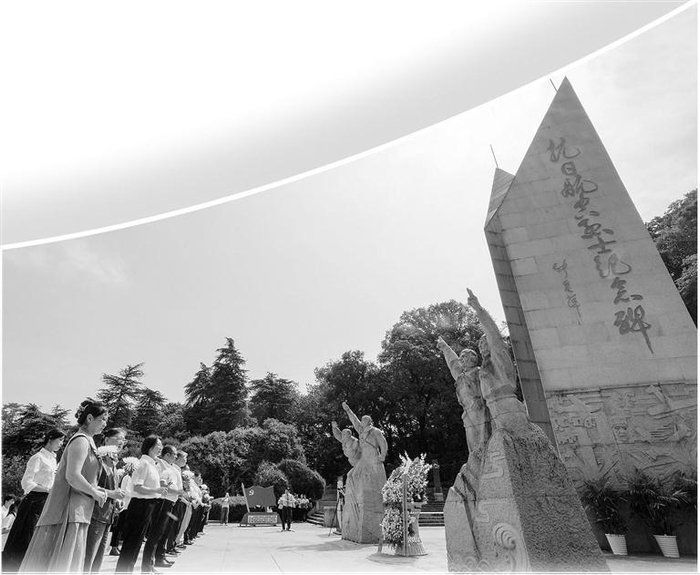     图为南京抗日航空烈士纪念馆举行中国人民抗日战争暨世界反法西斯战争胜利80周年群众性纪念活动。本组图片均为新华社发