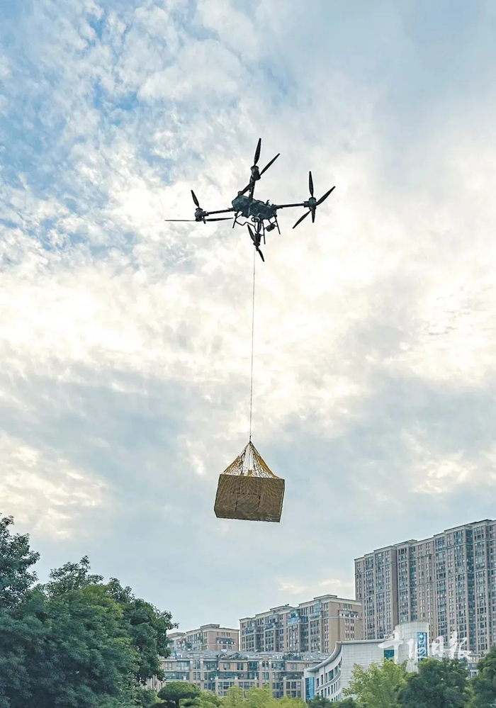 北斗伏羲瑞景（湖北）科技有限公司展示立体交通物流配送场景。图源：十堰日报