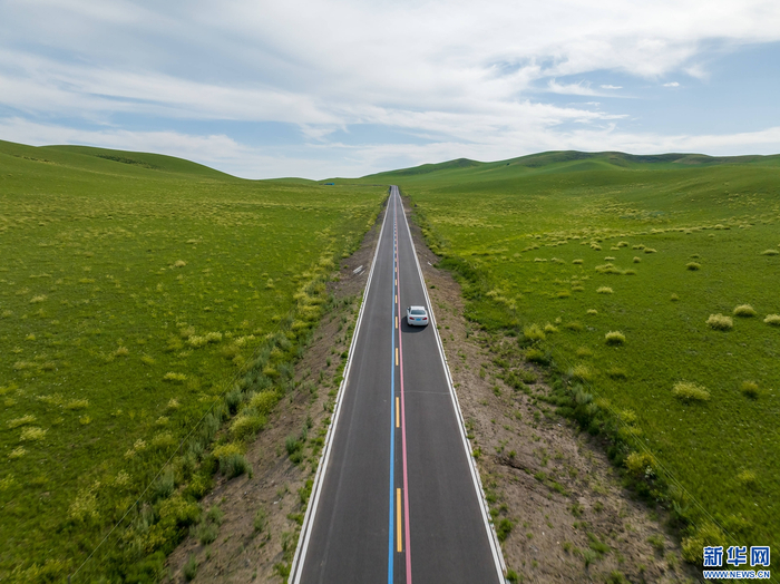  西乌珠穆沁旗适合自驾、骑行的“99号公路”。新华网发