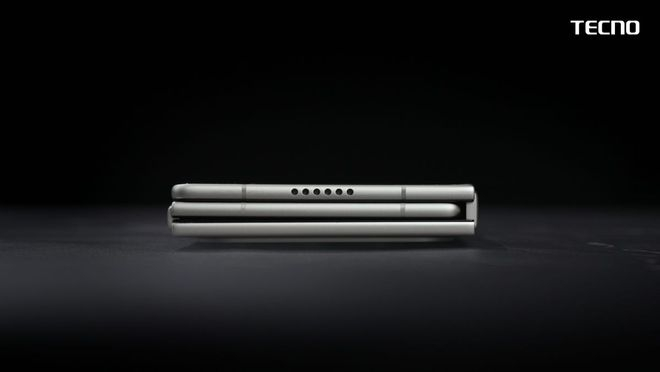 从折叠状态下的顶部看，可以看到Phantom Ultimate G Fold的两个铰链。图源CNET