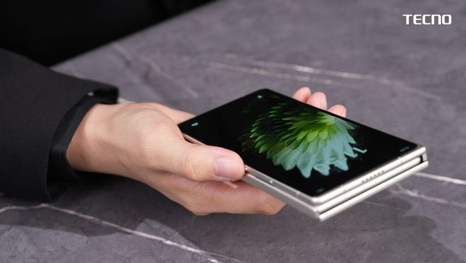 Phantom Ultimate G Fold Concept 折叠起来。 图源CNET