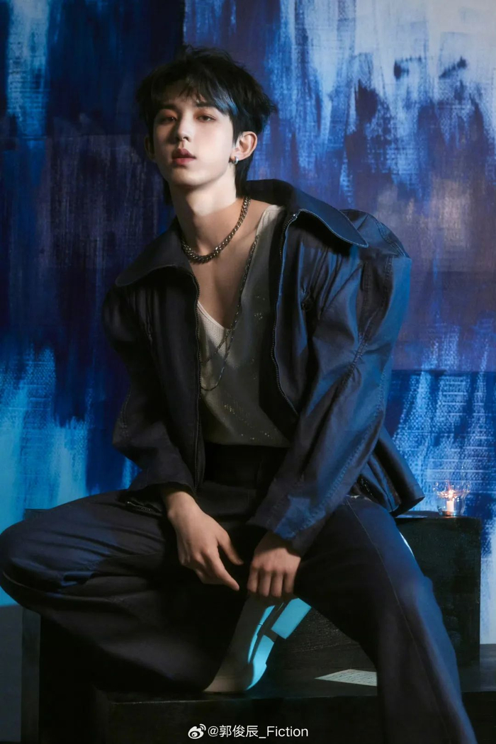 演员李兰迪（左）、郭俊辰（右）。