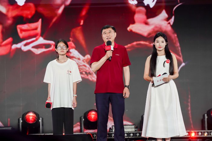 ▲中国一汽党委副书记梁贵友寄语红旗梦想自强班学生