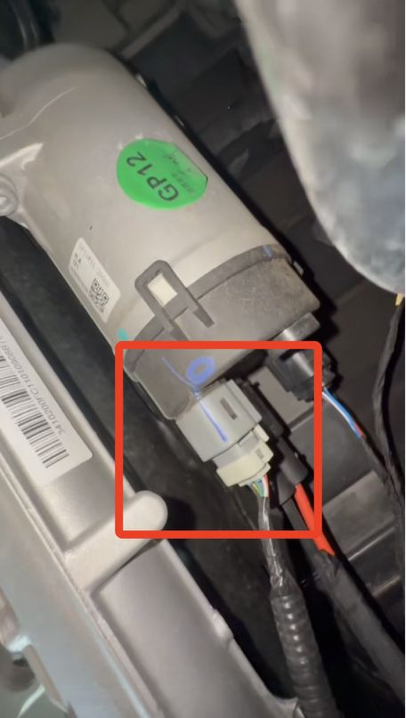  吴先生提供的转向机原厂密封胶照片 车主供图