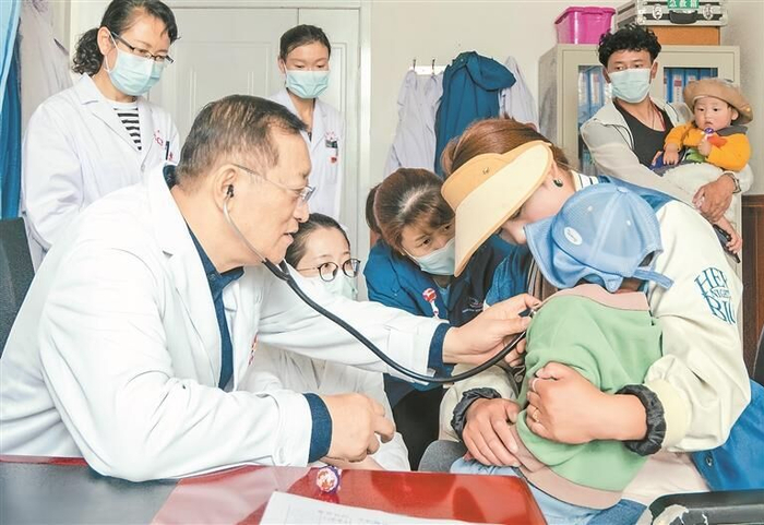先天性心脏病、先天性耳聋公益巡诊活动。图片除署名外均由山东援青干部管理组提供