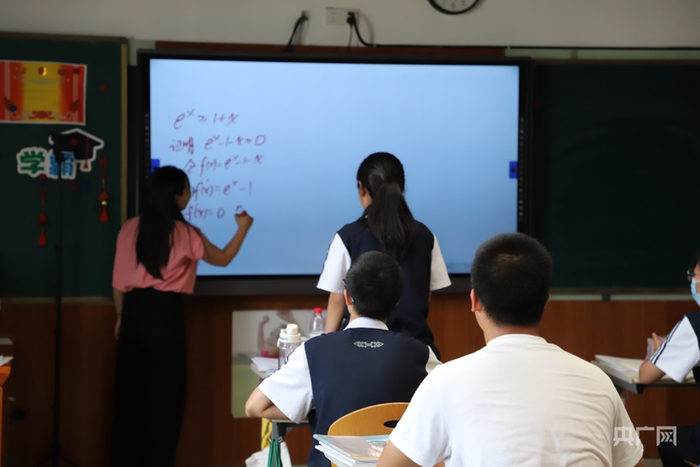 克拉玛依市第一中学课堂掠影  （央广网记者郭璁悦  摄）