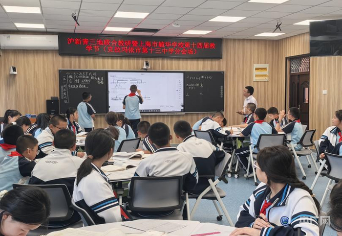 “沪新青”线上联合教研活动中十三中教师展示课  （央广网发  克拉玛依市教育局供图）
