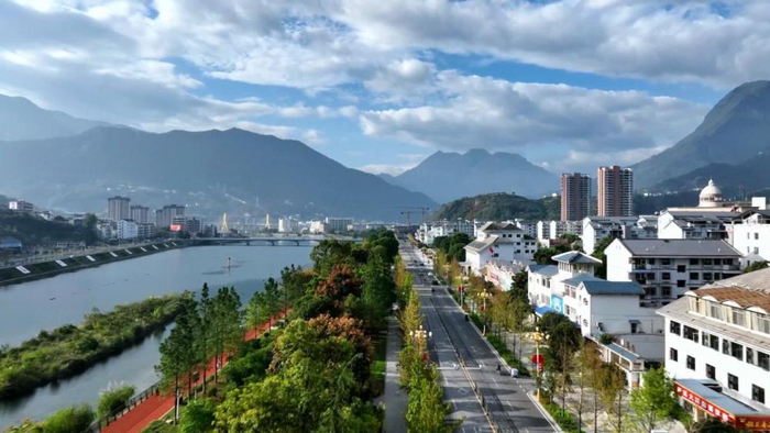 图为兴山县香溪大道。