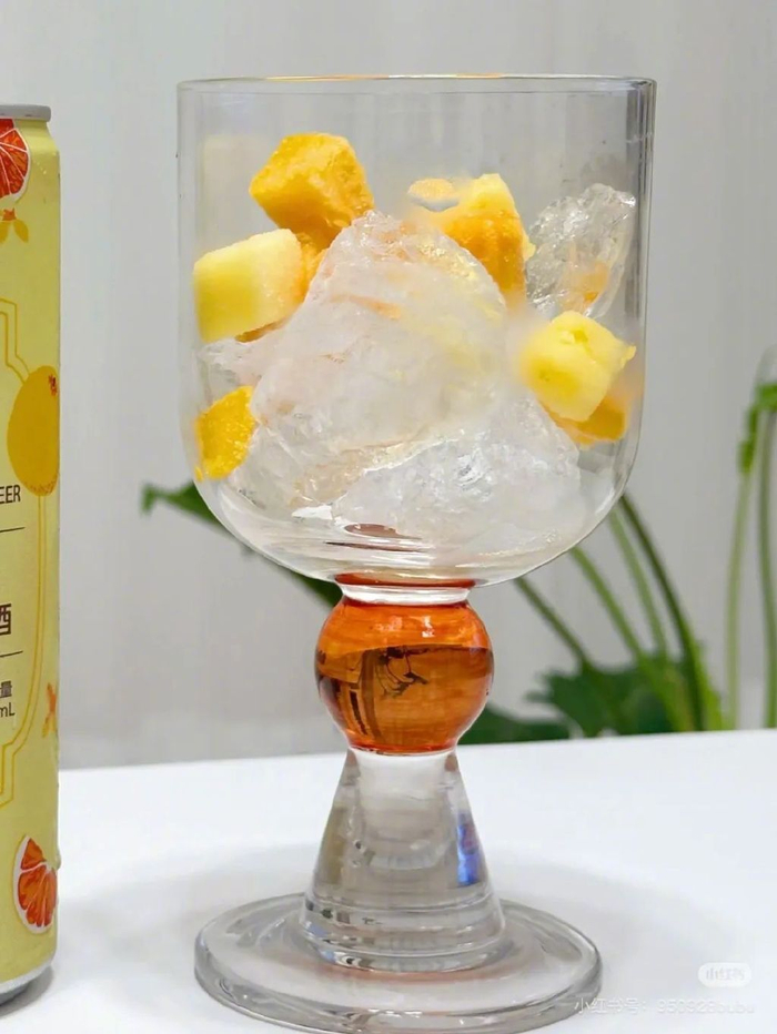 社交平台上，使用农夫山泉冰块调酒｜图源：@今天没吃甜食o（已获授权）