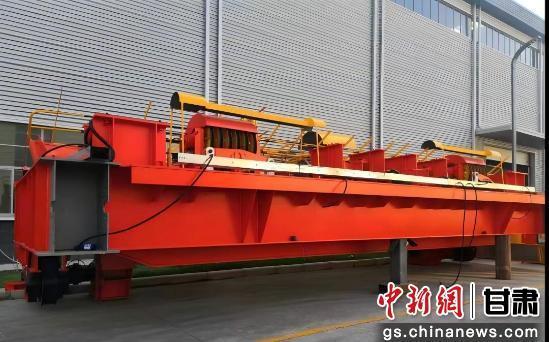 图为机械装备防护涂料用于桥式起重机涂装。（资料图）甘肃科技集团供图