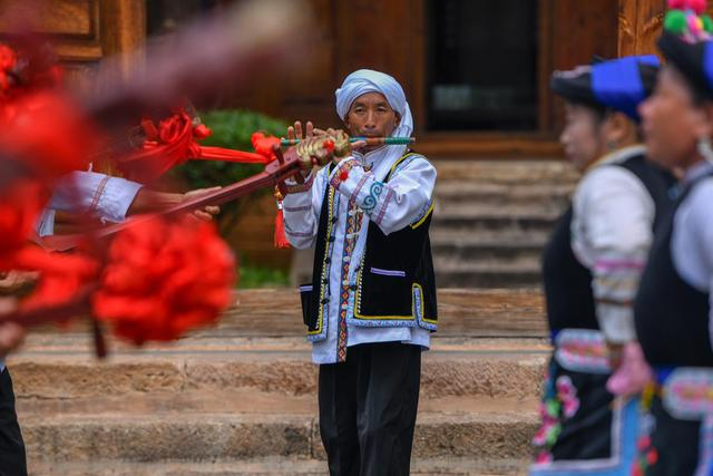 7月18日，彝族打歌队在巍山县文华书院排练。新华社记者 彭奕凯 摄