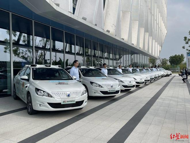 ▲成都经开区（龙泉驿区）自动驾驶车队